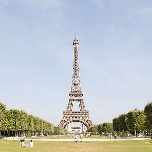 Paris with Photoshoot and Eiffel Summit with Hotel Pickup
