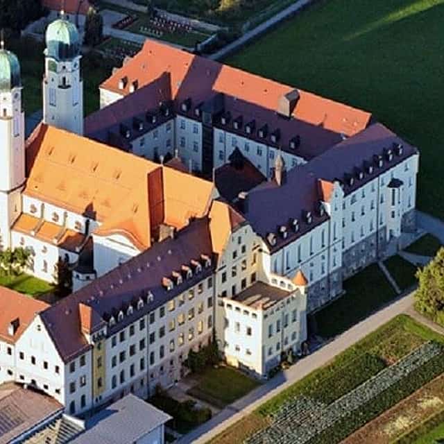 Private Transfer from Prague to Vilshofen with stop in Č.Krumlov or Hluboká
