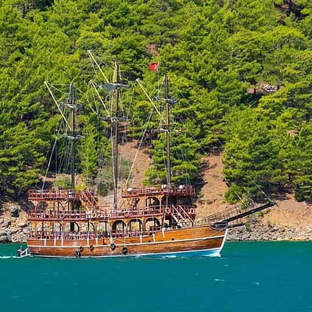 Side: Green Lake Jeep Safari and Boat Tour