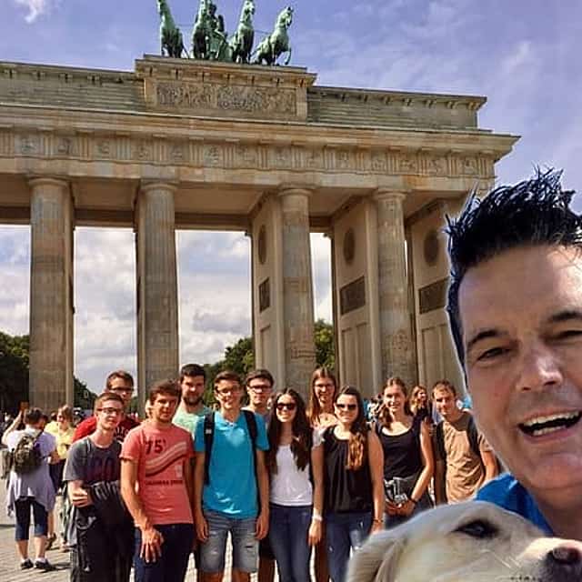 Private Taxi Tour through City East and West – History and Architecture about 3-4 h