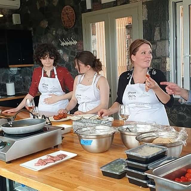 Santorini Small-Group Cooking Class at Aroma Avlis with Optional Beach Club Cocktails