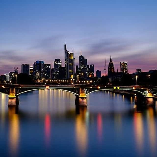 Private Transfer from Berlin to Frankfurt, 2 hours of Sightseeing, local driver
