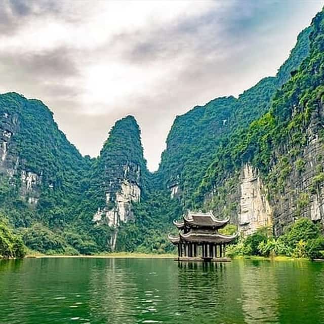 Luxusní prohlídka Ninh Binh: Hoa Lu, Trang An a jeskyně Mua z Hanoje