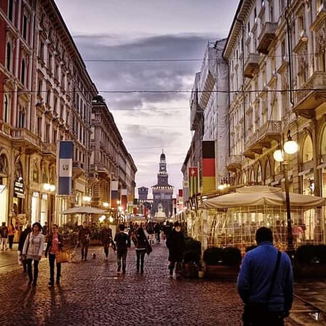 Private Transfer From Turin To Milan With 2 Hour Stop in Vercelli