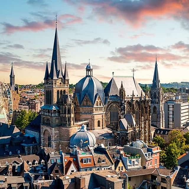 Privétransfer van Brugge naar Frankfurt, 2 uur stop in Aken