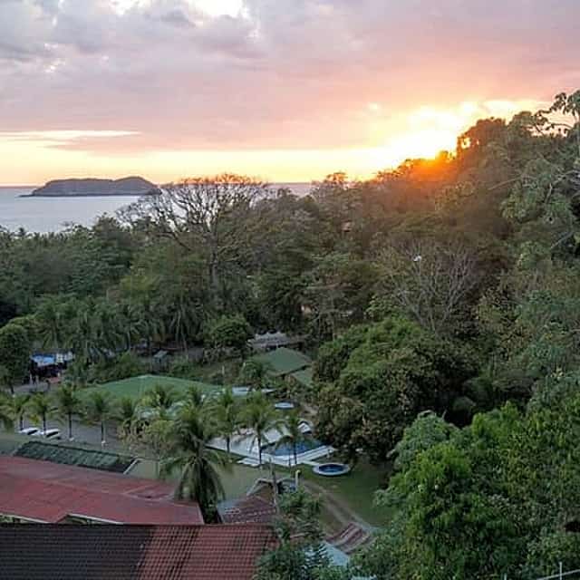 Private Transfer From Cahuita to San Jose, 2 Sightseeing Stops