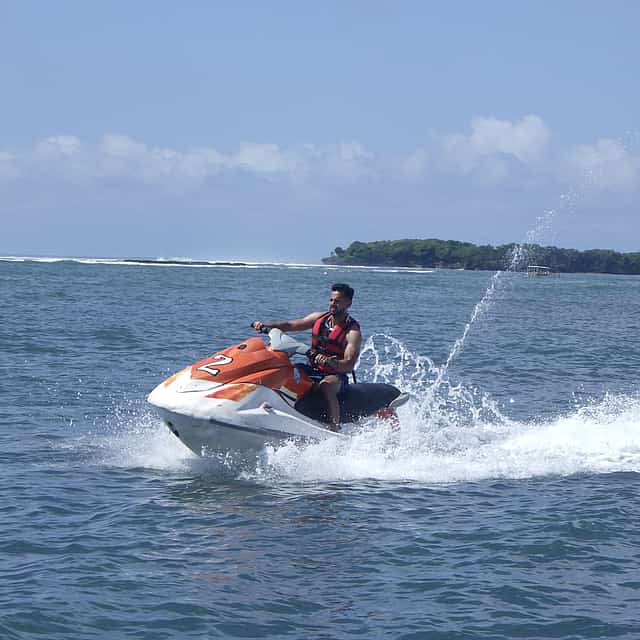 Giro in moto d'acqua a Bali