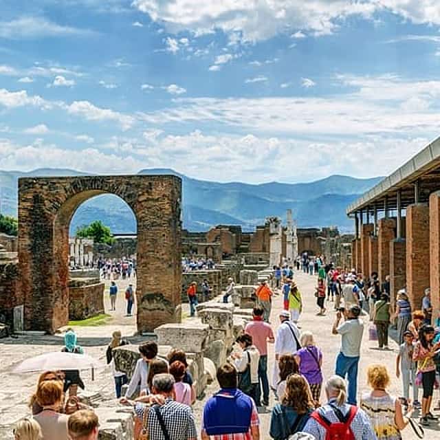 Private Hop-on hop-off - TOUR ALL INCLUSIVE - Pompeii Park and Vesuvio