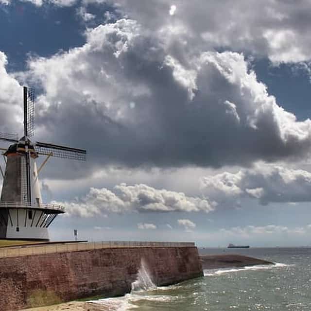 Private transfer: Amsterdam to Vlissingen, 2h Stop in The Hague