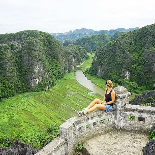 Deluxe Group Hoa Lu Tam Coc Mua Cave Full Day Tour, Limousine