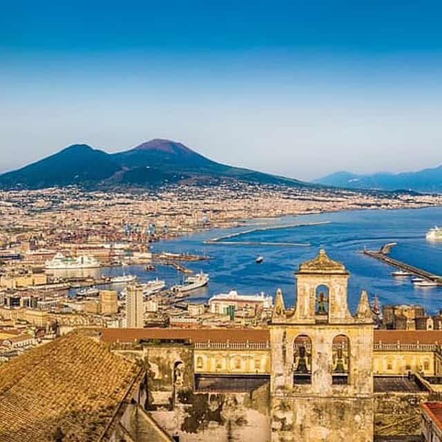 Private transfer from Florence to Naples with 2h of sightseeing