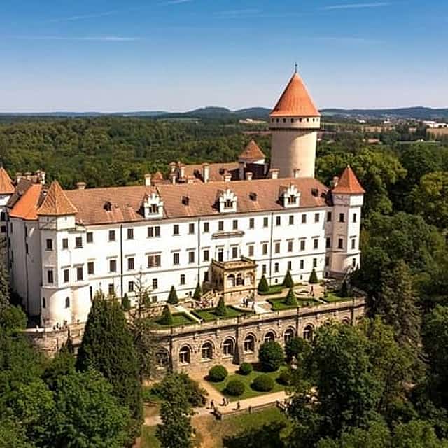 Tour privado en castillo desde Praga: Konopiste y Cesky Sternberk