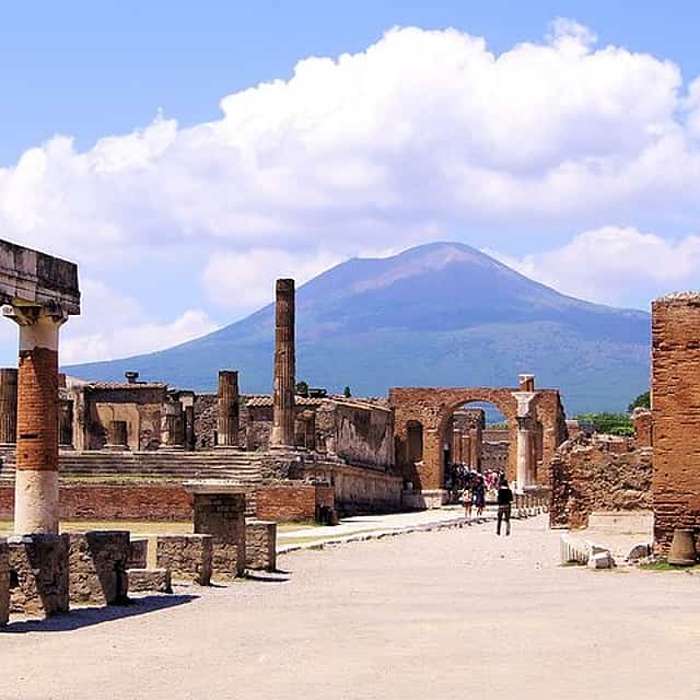 Private Tour to Pompeii, Sorrento, and Positano from Naples by Minivan (3-8 persons)