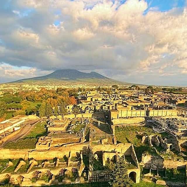 Vesuvius, Pompeii Ruins, experience vineyards and the winery tour with lunch.