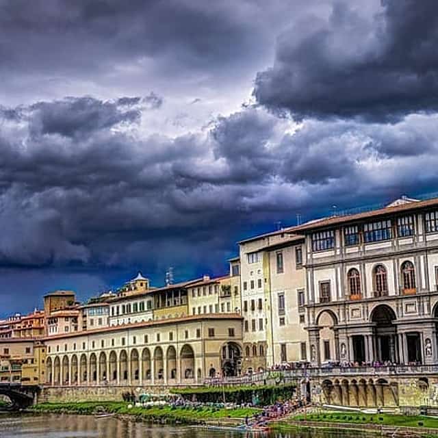 Privater Tür-zu-Tür-Transfer von Genua nach Florenz