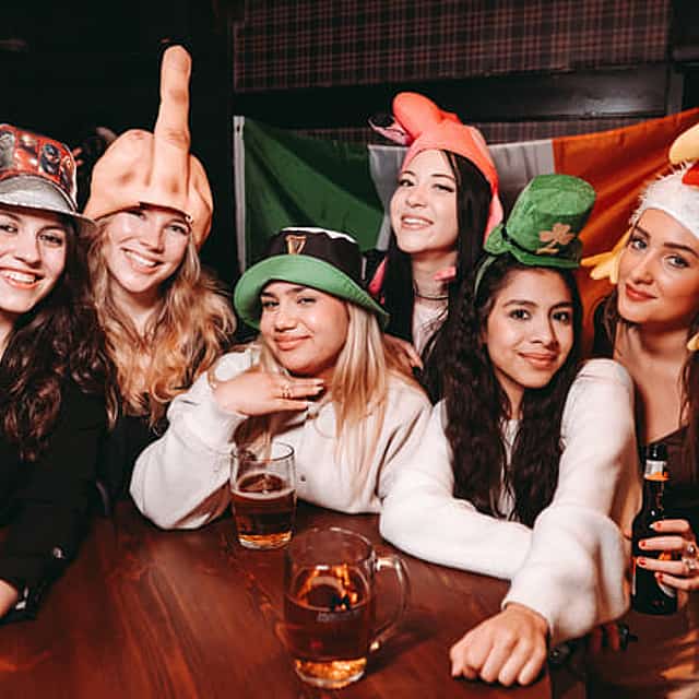 Barcelona Nightlife Experience: Karaoke, Dance & Club VIP Entrence