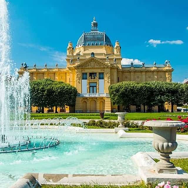 Private transfer from Budapest to Zagreb, 2h stop for sightseeing
