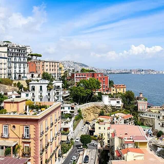 Door-to-door private local driver from Salerno to Naples