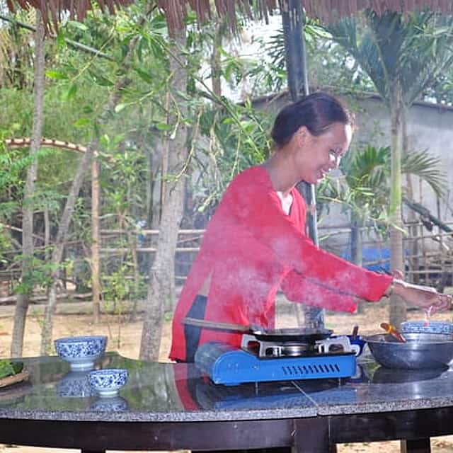 Mon cours de cuisine de grand-mère avec visite du marché et balade à vélo