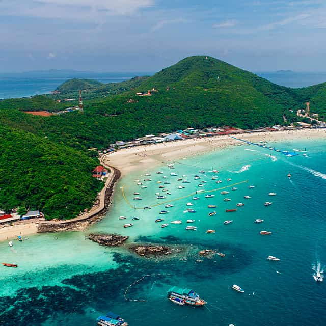 Pattaya: Excursión de un día a la Isla de Coral en lancha rápida con esnórquel y almuerzo
