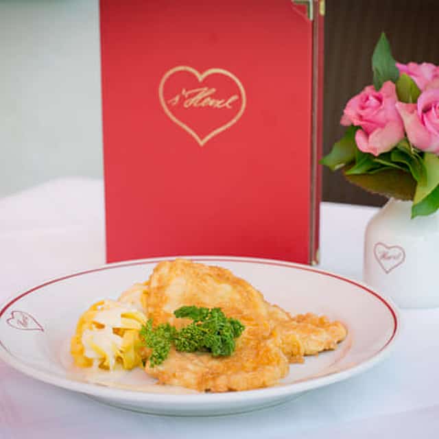 Sound of Music Tour with Schnitzel & Noodles