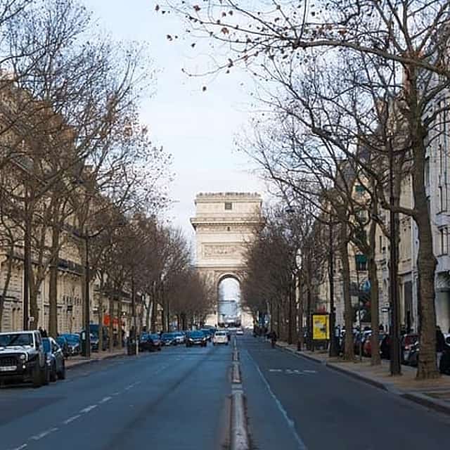 6 Hours Paris Tour with Cruise and Galleries Lafayette