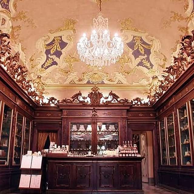 Officina Profumo-Farmaceutica, Ferragamo Museum and Gucci Palace Fashion Tour in Florence
