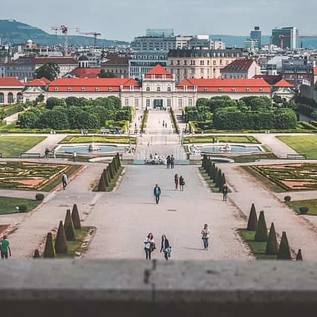 Private Transfer from Salzburg to Vienna: Door-to-door, English-speaking driver