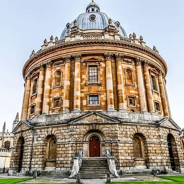 Oxford, Shakespeare Country & Warwick castle private Tour