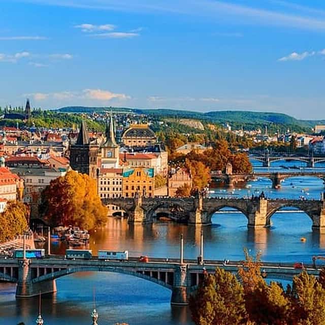 Salzburg to Prague Private Transfer with Sightseeing Stop