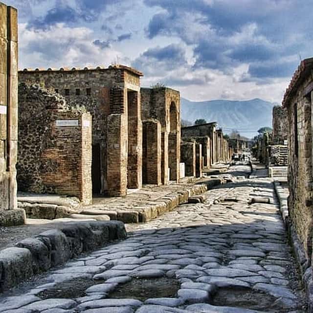 From Naples: Pompeii Guided Walking Tour & Skip-the-Line Tickets