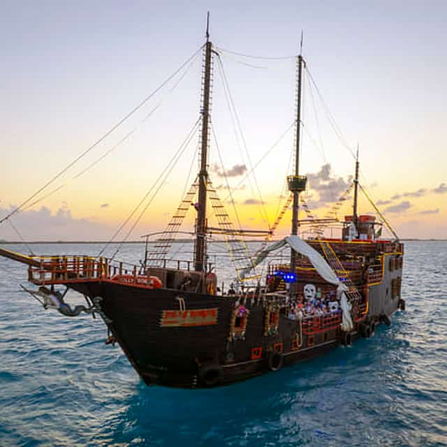 Jolly Roger Πειρατικό Καράβι Κρουαζιέρα & Δείπνο με Παράσταση με Μεταφορά Από το Κανκούν