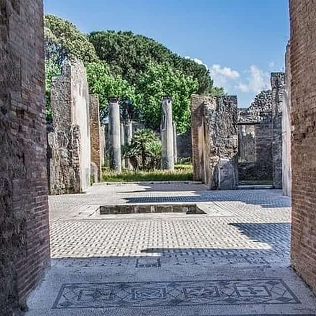 The real life in the old Pompeii tour with Archaelogical Guide All Inclusive