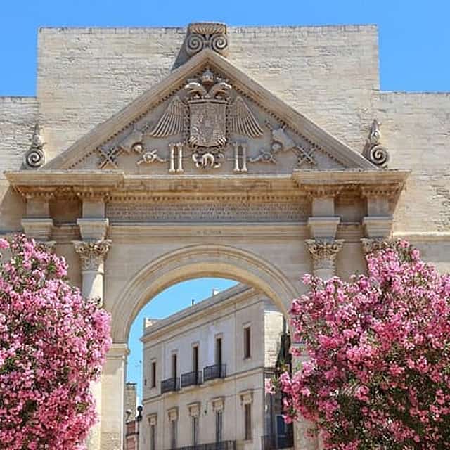 Private transfer from Naples to Lecce, 2 hours for sightseeing