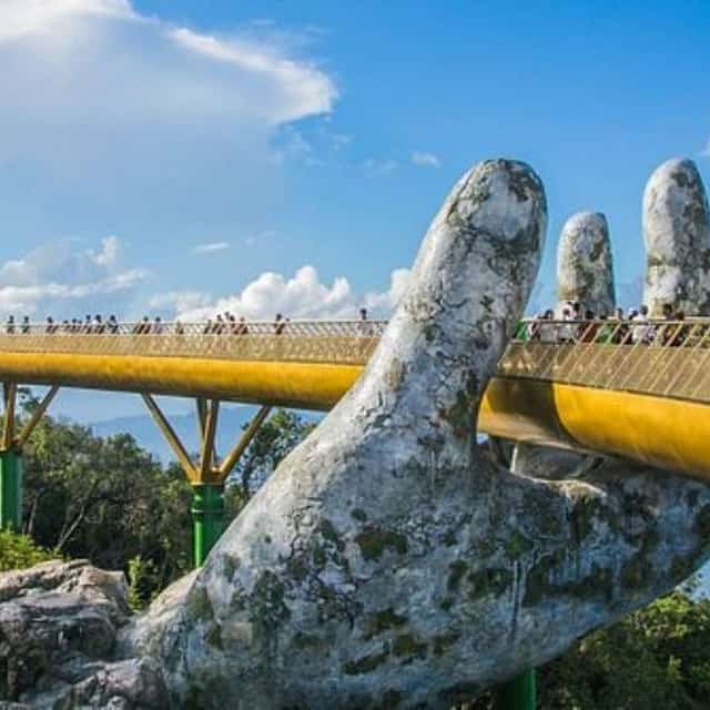 Colina de Ba Na: Puente de Oro con teleférico