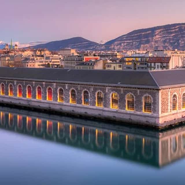 انتقال خاص: من زيورخ إلى جنيف، تتضمن توقفًا لمدة ساعتين لمشاهدة المعالم السياحية في برن