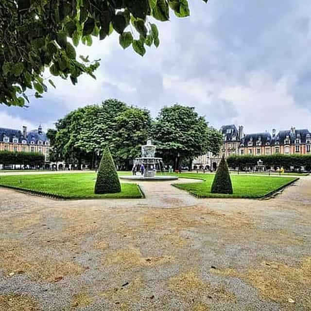 Le Marais Paris Private Transfers