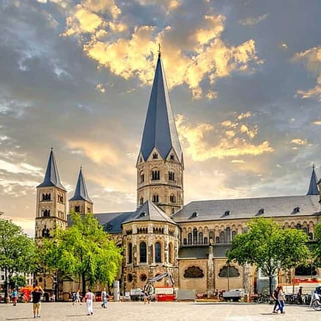 Privétransfer van Brugge naar Bonn, met een stop van 2 uur