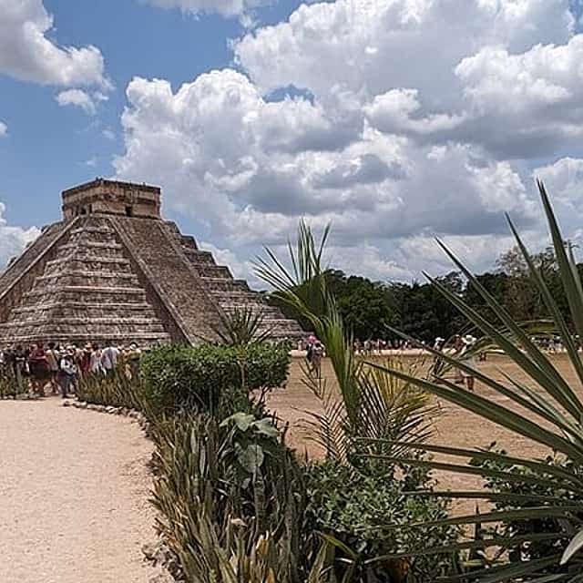 Small group Chichen Itza, Ik Kil &Valladolid All Inclusive tour