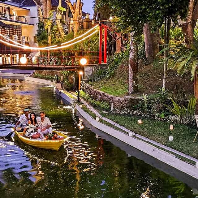 Romantic Boat Diner in Tropical Lagoon