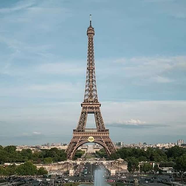 Private Tour in Eiffel Tower with Waffle Tasting