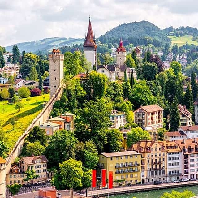 Gita giornaliera privata da Basilea a Zurigo e Lucerna con autista locale