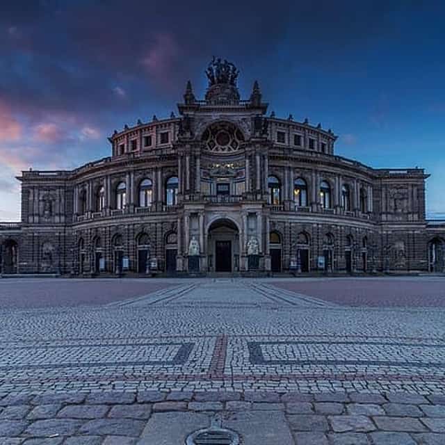 Transfer from Prague to Dresden: Private daytrip with 2 hours for sightseeing