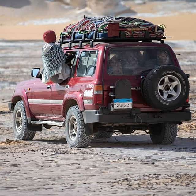 Safari por el Oasis de Bahariya con visita al Desierto Blanco y Negro, 1 noche y 2 días.
