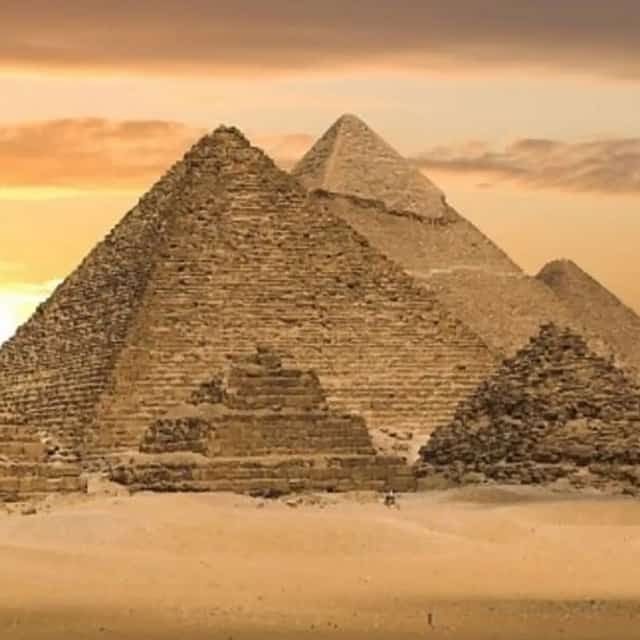 Private Full-day Giza Pyramids, Memphis and Saqqara Tour
