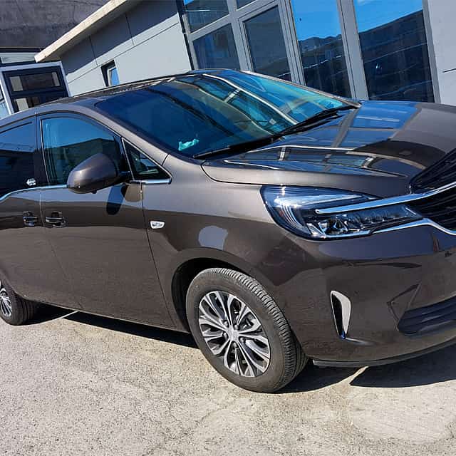 Privater Transfer vom Beijing Daxing International Airport (PKX) zum Stadtgebiet von Peking mit einem Business MPV5
