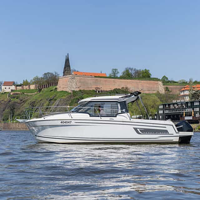 VIP Prague YachtBoat SPEED Experience: All-You-Can-Drink