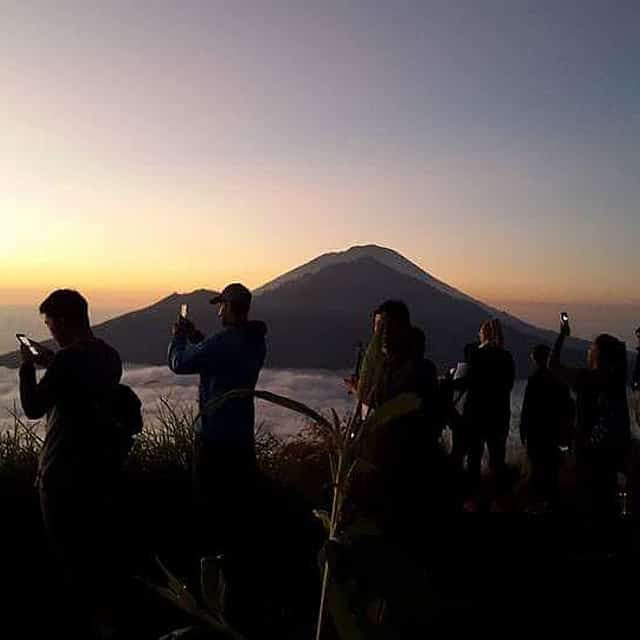 Mt Batur Sunrise Trekking & น้ำตก Cepung