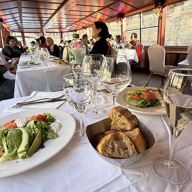 Parisian Lunch Cruise on the Seine – Group Experience | Starbook