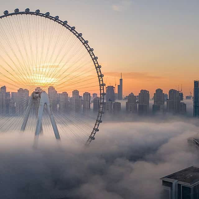 迪拜眼景观之旅和沙漠冲沙体验，含烧烤晚餐
